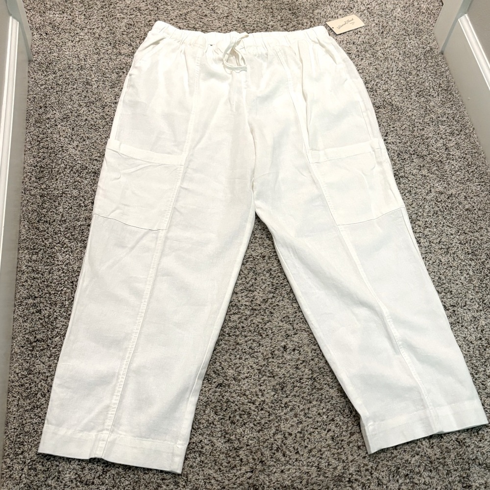 Women’s White Cargo Pants. Universal Thread. Large. NWT
